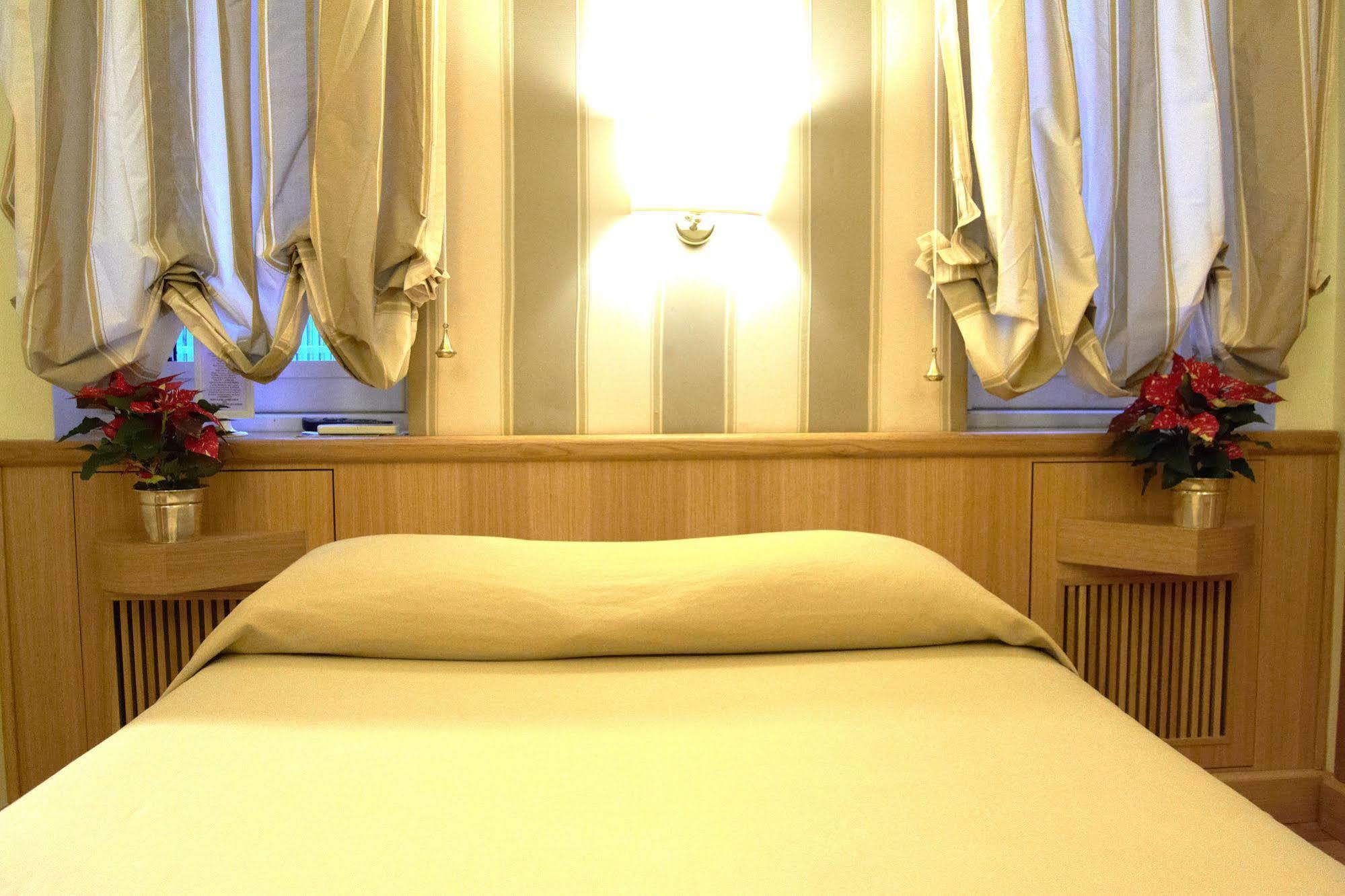 Domus Cavour Guest House Rome Exterior photo